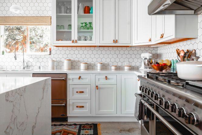  Kitchen with appliances